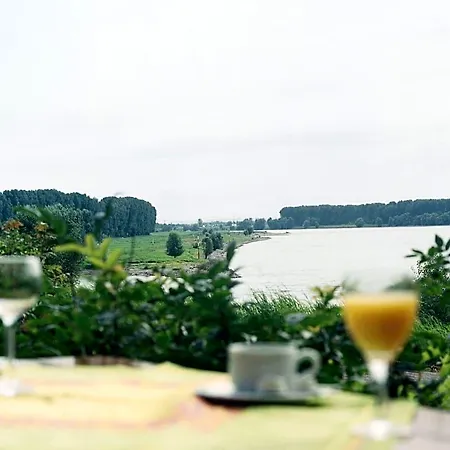 Rheinterrasse Benrath Hotel 4*