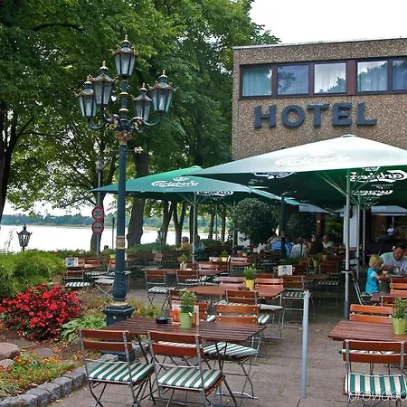 ホテル Rheinterrasse Benrath デュッセルドルフ