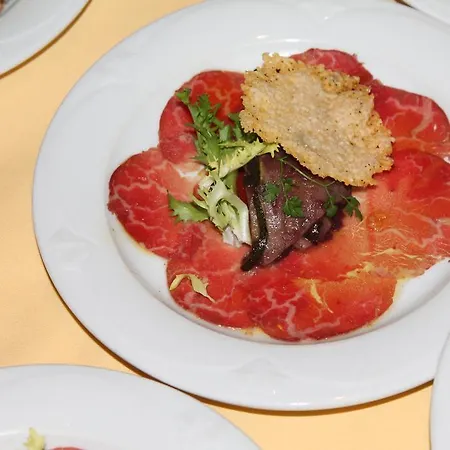 Rheinterrasse Benrath 4*